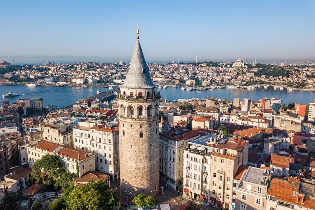 Delve into the complexities of Istanbul's labor market with an in-depth examination of its unemployment rates, salary standards, unique work culture, and visa necessities for working in this dynamic Turkish metropolis.